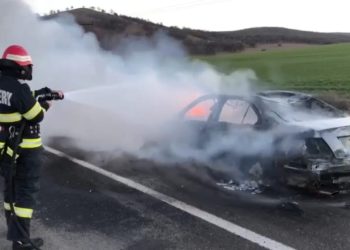 Județul Tulcea: Un autoturism a ars în totalitate