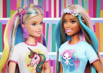 Păpușa Barbie împlinește 63 de ani