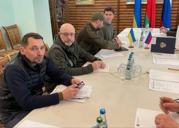 A început o nouă rundă a negocierilor dintre Ucraina şi Rusia