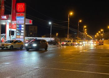 Cozi interminabile la benzinăriile din Constanța