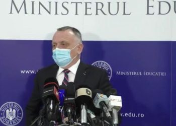 Elevii cu afecțiuni cronice beneficiază de învățământ hibrid