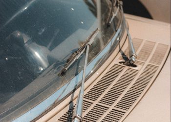 Constanța: Mii de ștergătoare contrafăcute, confiscate de polițiștii de la transporturi maritime