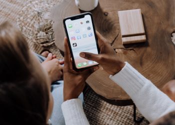 Rețelele sociale amenință prietenia sau o promovează?!