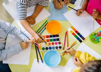 Ateliere de pictură pentru copiii ucraineni ajunși la Tulcea