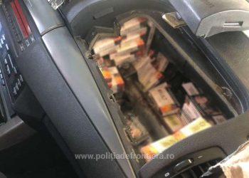 Galaţi: Peste 1.200 pachete de ţigări ascunse în bordul unei mașini