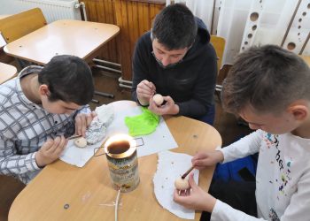 Atelier de încondeiat ouă, la Biblioteca Județeană Constanța