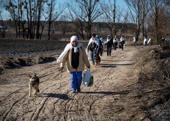 Peste 4 milioane de ucraineni au fugit de război dincolo de granițe