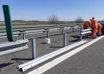O macara a căzut pe Autostrada Soarelui. Trafic întrerupt mai bine de o oră