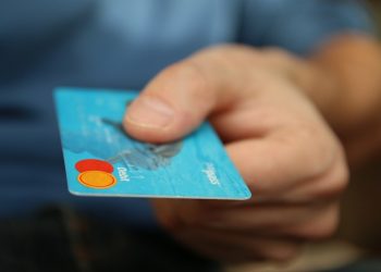 Studiu: Cât cheltuiește un român pentru masa de Paște