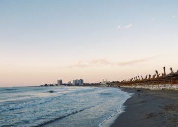 Românii vor plăti mai mult anul acesta pentru un sejur pe litoral de Paște și 1 Mai