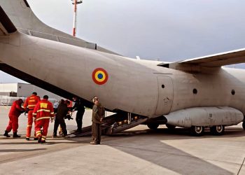 Misiune delicată de salvare: Pacientă în stare gravă, transportată în străinătate cu o aeronavă militară