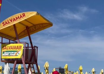Peste 100 salvamari vor patrula vara aceasta pe plajele din Mamaia și Constanța
