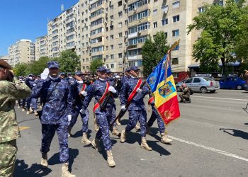 Constanța: Paradă militară în Parcul „Regina Maria” – GALERIE FOTO