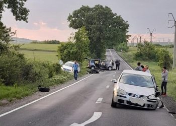 Județul Tulcea: Trei autoturisme implicate într-un accident