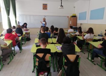 Polițiștii, dialog cu cei mici despre riscurile la care se expun când pleacă de acasă