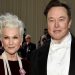 Elon Musk, prima apariție de când a cumpărat Twitter. A fost alături de mama sa la Met Gala