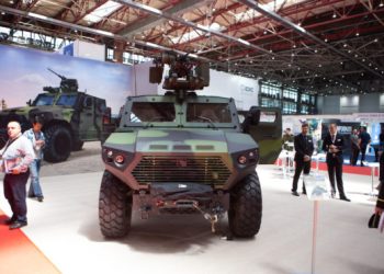 Sute de firme la expoziția internațională dedicată industriei aeronautice, apărării și securității 