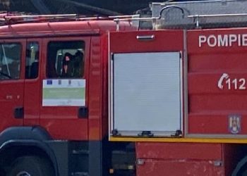 Județul Constanța: Incendiu la un centru de dezmembrări auto