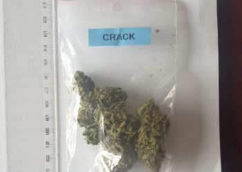 Constanța: Tânăr prins cu „iarba”… în plic