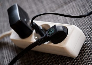 Explozie într-un apartament de la un scuter electric lăsat la încărcat