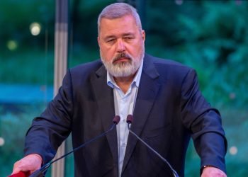 Dmitri Muratov, laureat cu Nobel pentru Pace, și-a vândut medalia ca să-i ajute pe copiii ucraineni