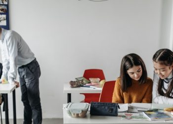 Elevii tulceni cu note mari la Bacalaureat sau Evaluare Națională sunt recompensați financiar