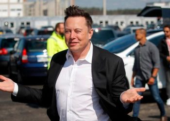Elon Musk: Tesla trebuie să disponibilizeze 10% din personal şi să suspende angajările