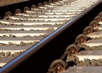 650 de tone de șină nouă ajung în Portul Constanța