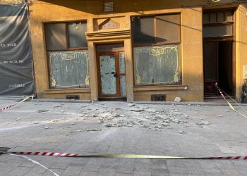 Pericol în centrul vechi al Constanței. Cade tencuiala 