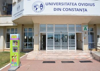 A fost lansată prima minibibliotecă stradală, în fața Campusului de la Ovidius