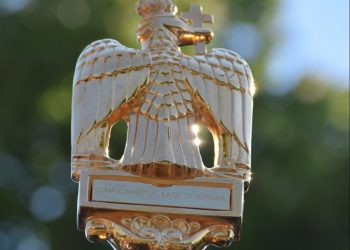 Baza 57 Aeriană „Mihail Kogălniceanu” a primit Drapelul de luptă, dăruit de președintele Iohannis