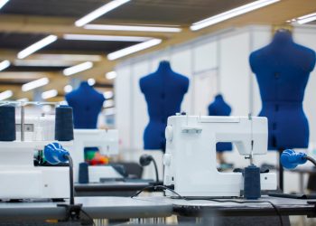 Polițiștii vor îmbrăca haine noi. Vezi cât costă uniforma 