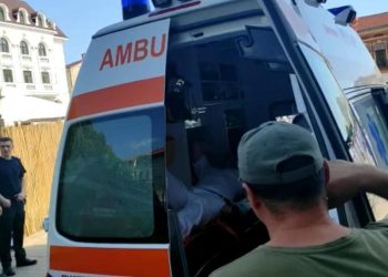 Li s-a făcut rău de la caniculă în timpul festivității de absolvire