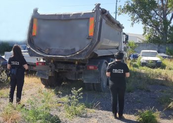 Constanța: Autoutilitară care arunca ilegal deșeuri, confiscată