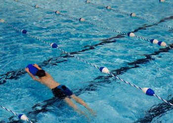 Cernavodă: Înscrieri gratuite la cursuri de înot pentru copii