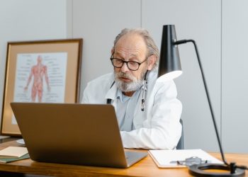 Studiu: În mediul urban, un medic la 171 de locuitori, iar în rural unul la 1.594 de locuitori