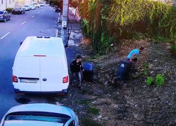 Surprinși în timp ce aruncau gunoaie pe domeniul public, în Constanța