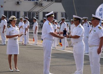 Decorații și distincții pentru marinarii militari români