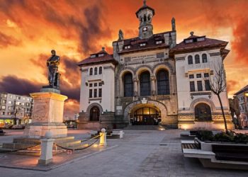 Spectacol de excepție în Piața Ovidiu din Constanța: „Tomis-Luminile Istoriei”