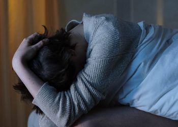 STUDIU: Nopțile pierdute îi fac pe oameni mai egoiști și mai antisociali