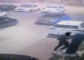 Surprinși în timp ce voiau să spargă un parcometru 