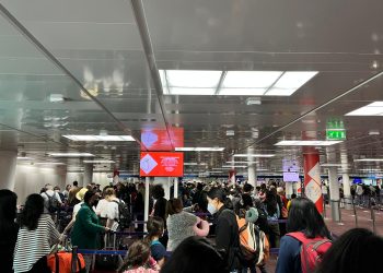 Blue Air: Returnarea sumelor datorate pasagerilor depinde de reluarea zborurilor şi de sprijinul autorităţilor