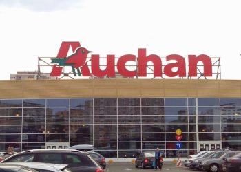 50 de magazine Auchan, amendate de ANPC. 14 magazine au fost închise temporar