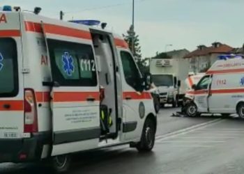 O ambulanță, implicată într-un accident rutier