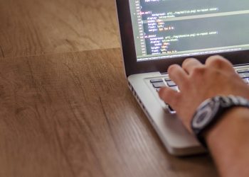 Cât câștigă un IT-st pe lună, în România?