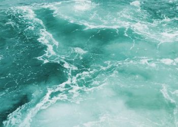 Marea agitată suspendă astăzi căutările persoanelor dispărute în mare la Eforie și Costinești