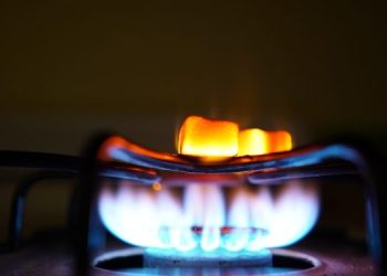 Miniştrii Energiei din UE vor discuta plafonarea preţului gazului