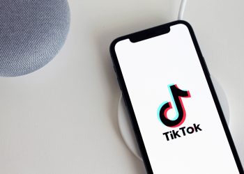 Aplicația TikTok, un pericol pentru utilizatori