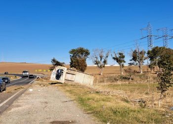 Incident la Sibioara. Un șofer a rămas fără remorcă  (VIDEO)