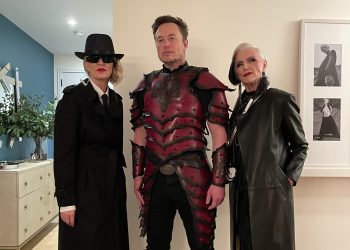 Elon Musk, Halloween cu mama 